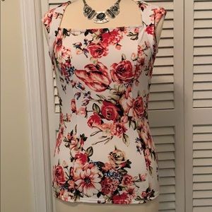 EUC White House Black Market Top Sz S